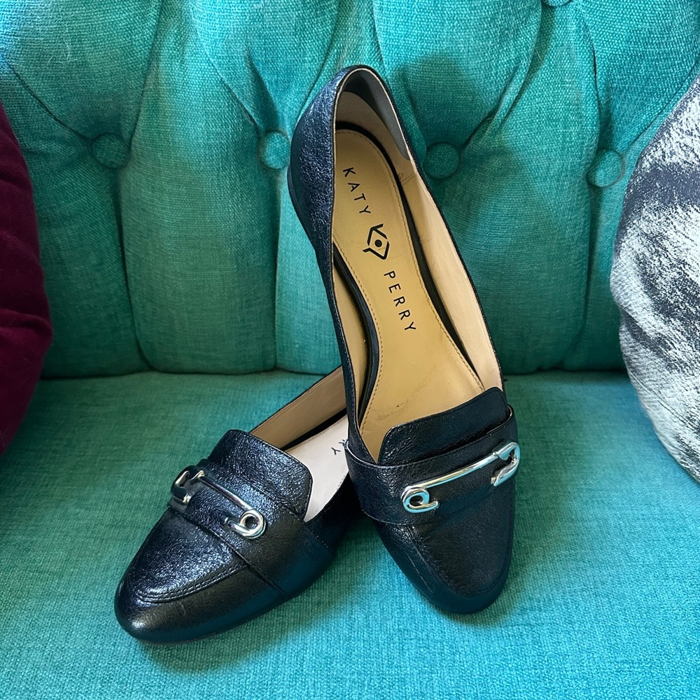 Katy Perry Safety Pin Loafers. Size 6, Great Condition.